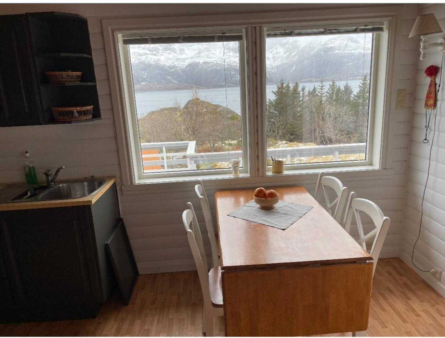 Holiday home Vettinghytta, Close To The Sea With Amazing View. Gravdal (Vestvagoy)