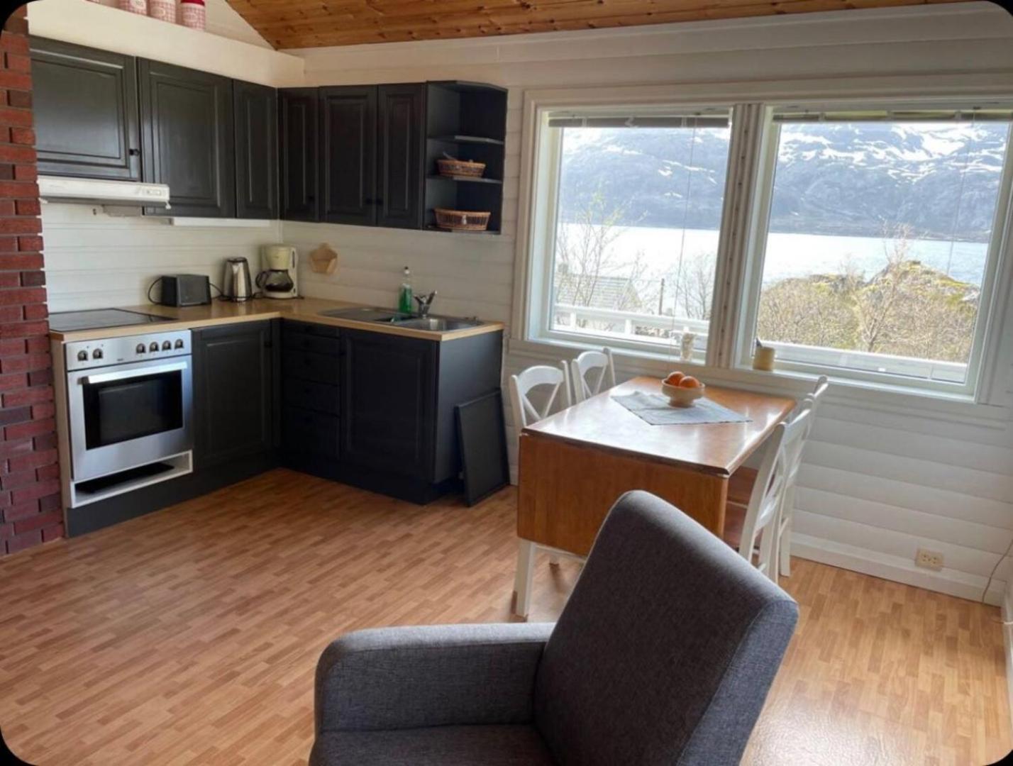 Holiday home Vettinghytta, Close To The Sea With Amazing View. Gravdal (Vestvagoy)