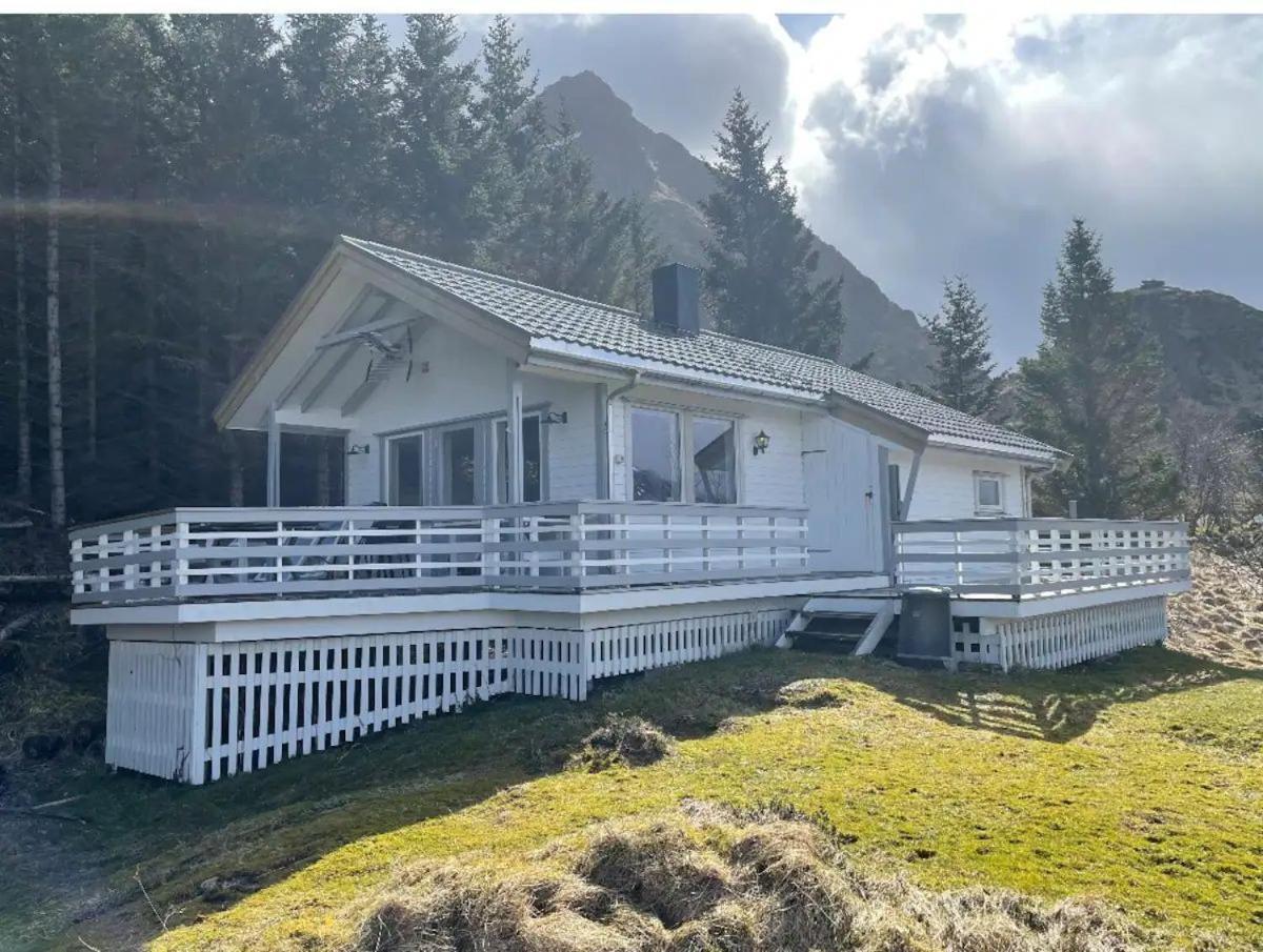 Vettinghytta, Close To The Sea With Amazing View. Gravdal (Vestvagoy)